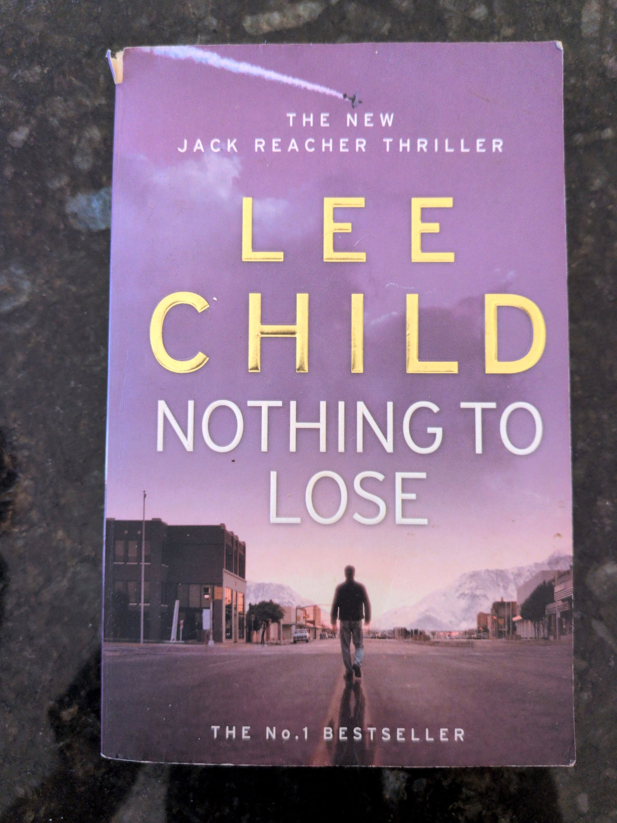 Actual photographed front cover of Nothing to Lose by Lee Child