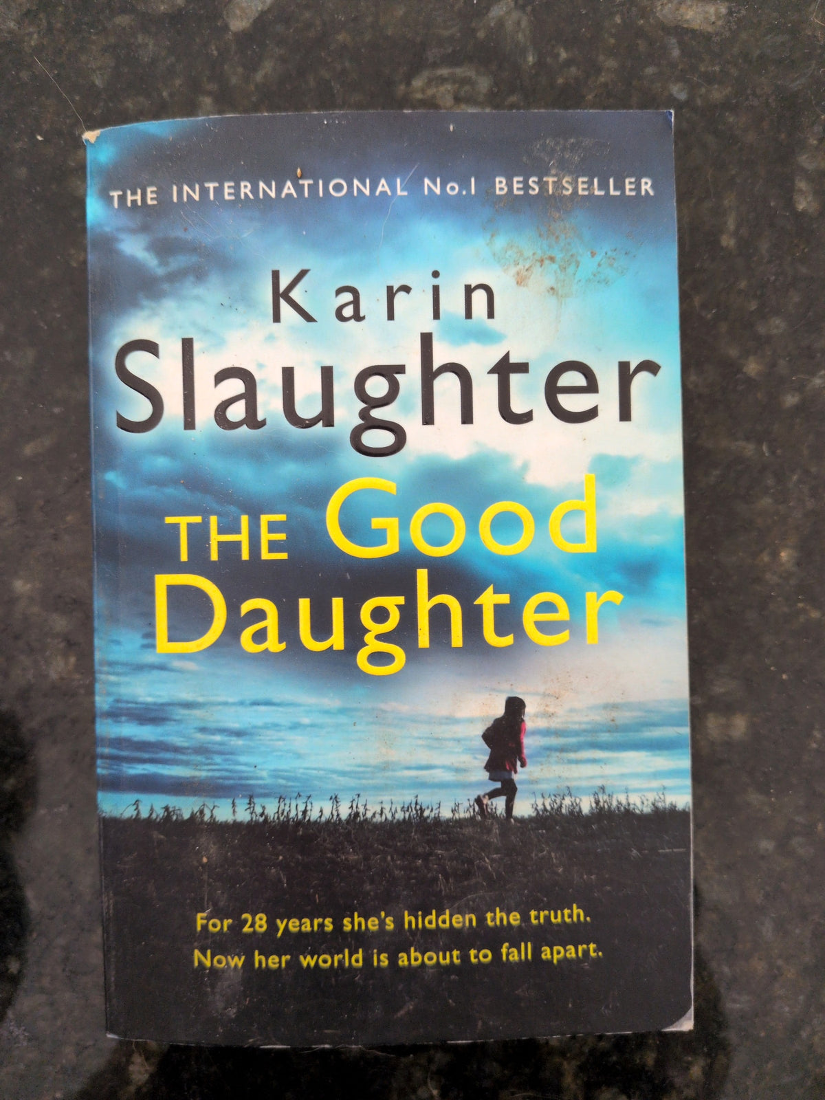 Actual photographed front cover of The Good Daughter by Karin Slaughter