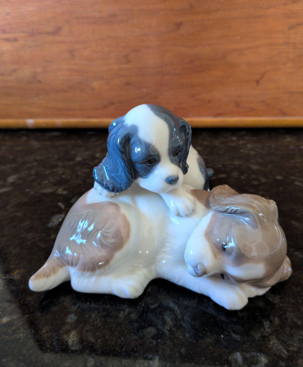 Actual photographed item: Lladró Two Puppies Figurine