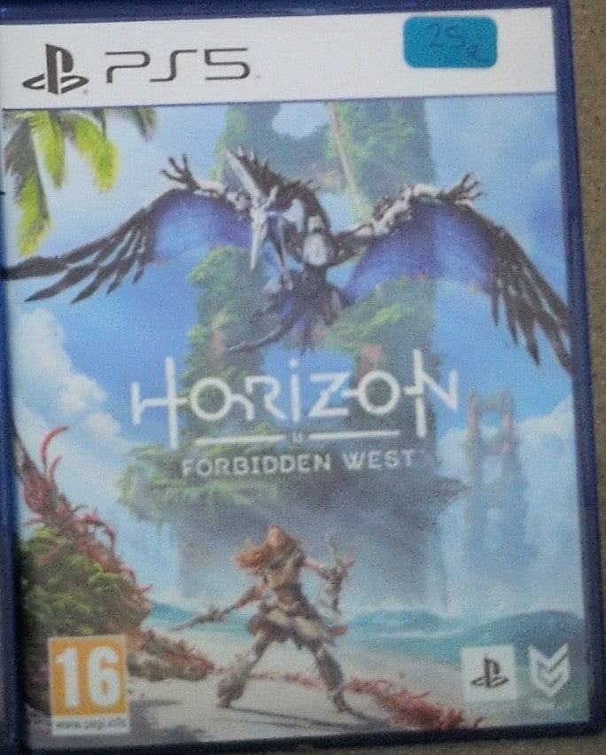 Photographed front cover and case of Horizon Forbidden West for PS5 — Copy 1